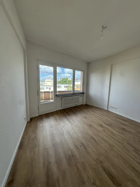 Schlüterstraße | saniertes- helles - 1 - Zimmer Apartment mit Balkon 5.OG — photo 1